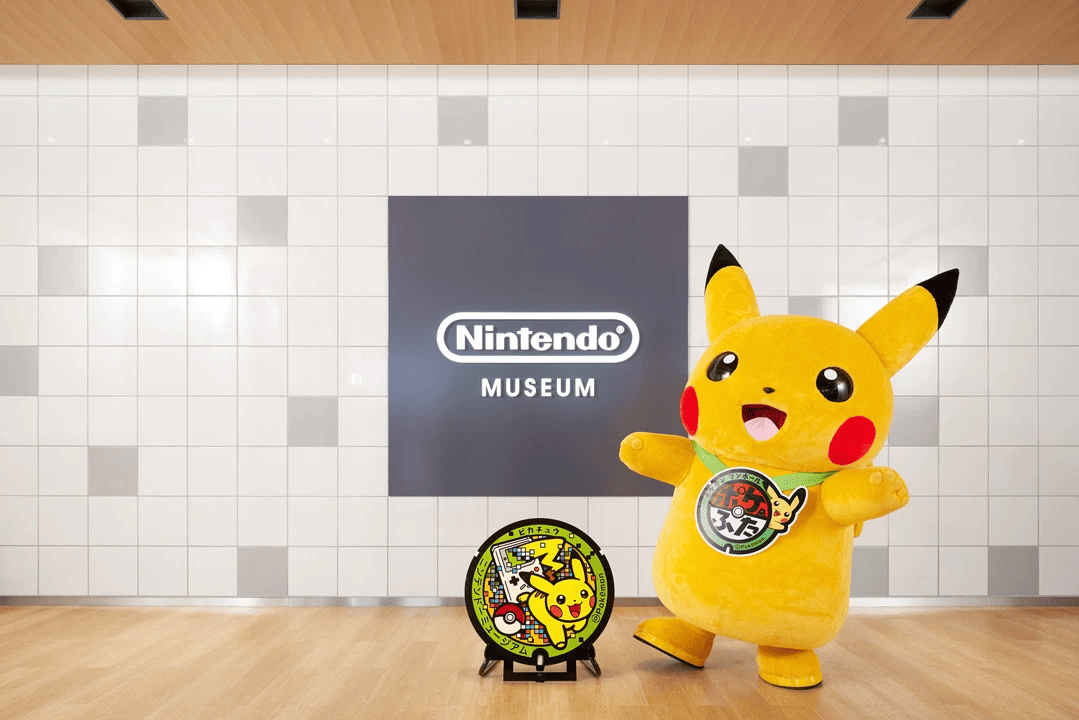 任天堂博物馆前惊现皮卡丘主题窨井盖！GameBoy情怀引爆玩家回忆