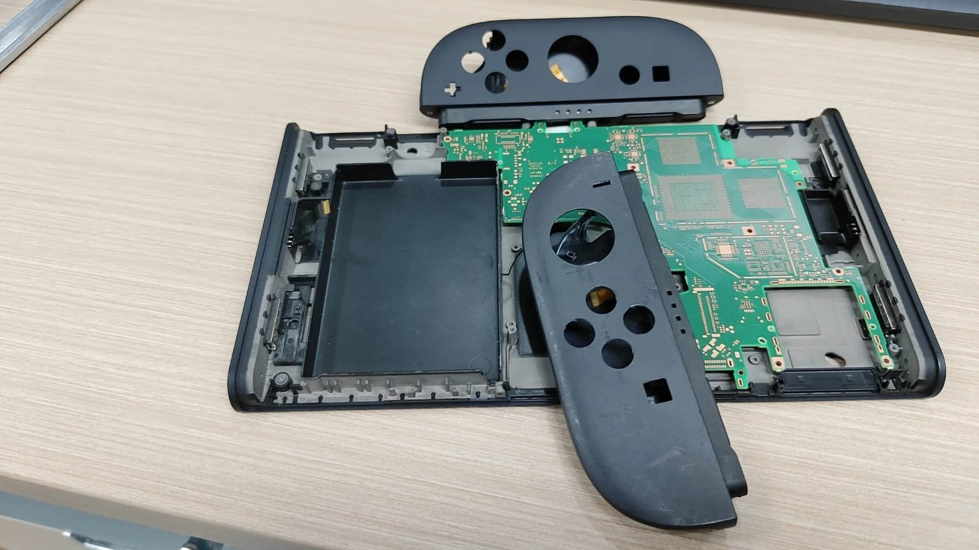 重磅消息：Switch2主机尺寸与终极模型曝光，量产已启动！